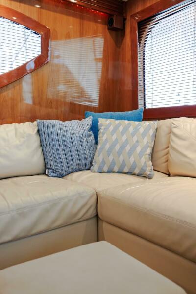 50' 2005 Hatteras 50 Convertible