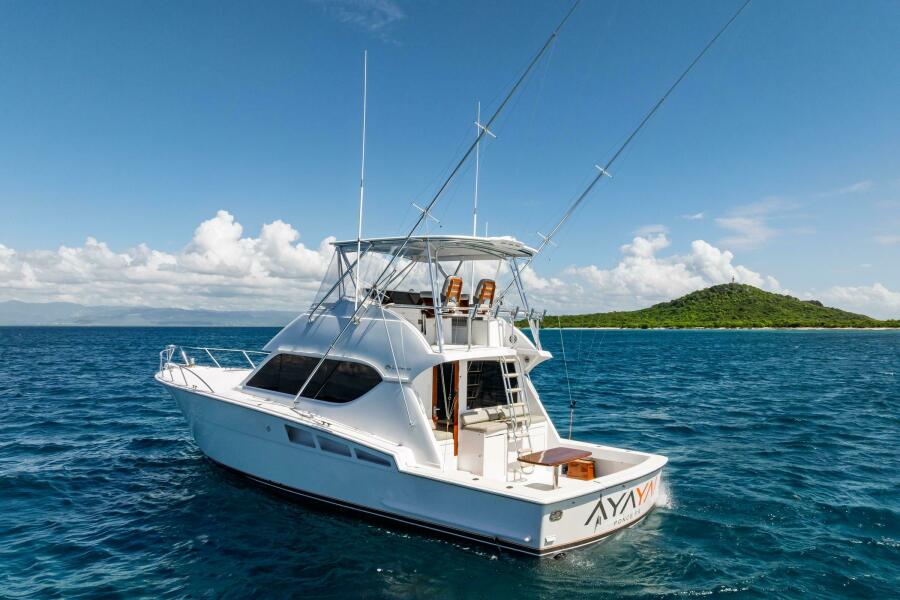 50' 2005 Hatteras 50 Convertible