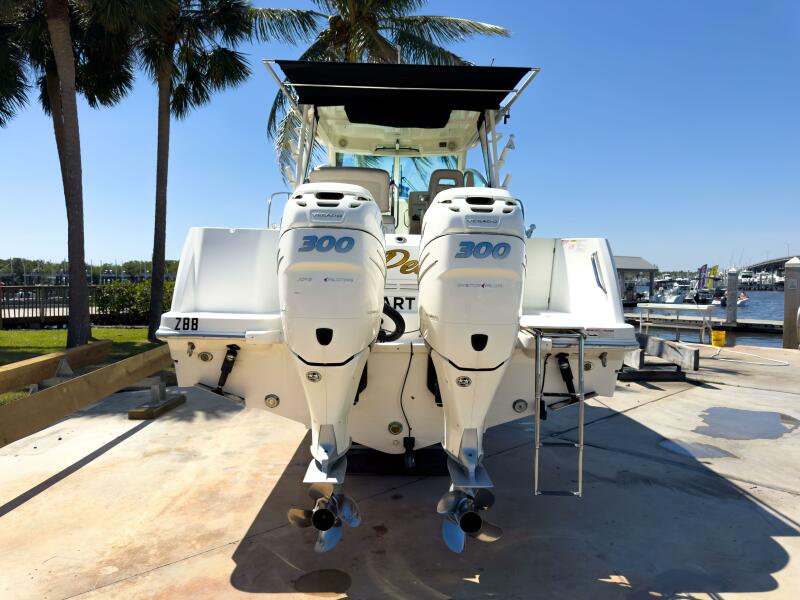 31' 2018 Boston Whaler 315 Conquest