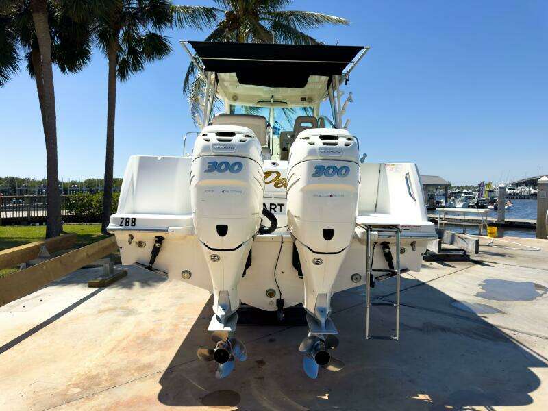 PEARL 31ft Boston Whaler Yacht For Sale