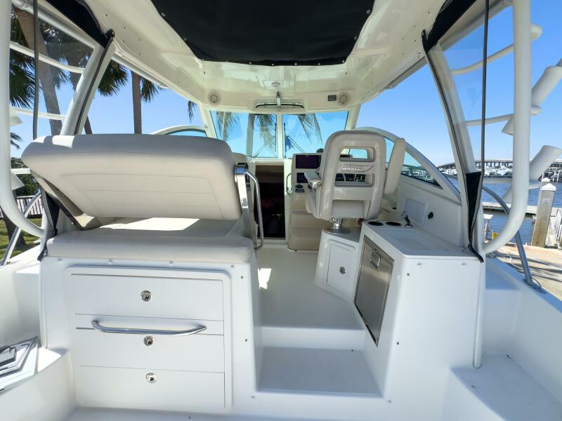 31' 2018 Boston Whaler 315 Conquest