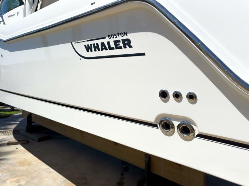 31' 2018 Boston Whaler 315 Conquest