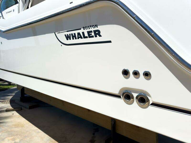PEARL 31ft Boston Whaler Yacht For Sale