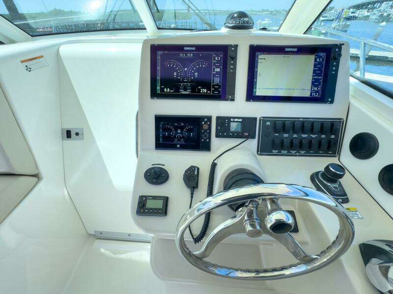 PEARL 31ft Boston Whaler Yacht For Sale