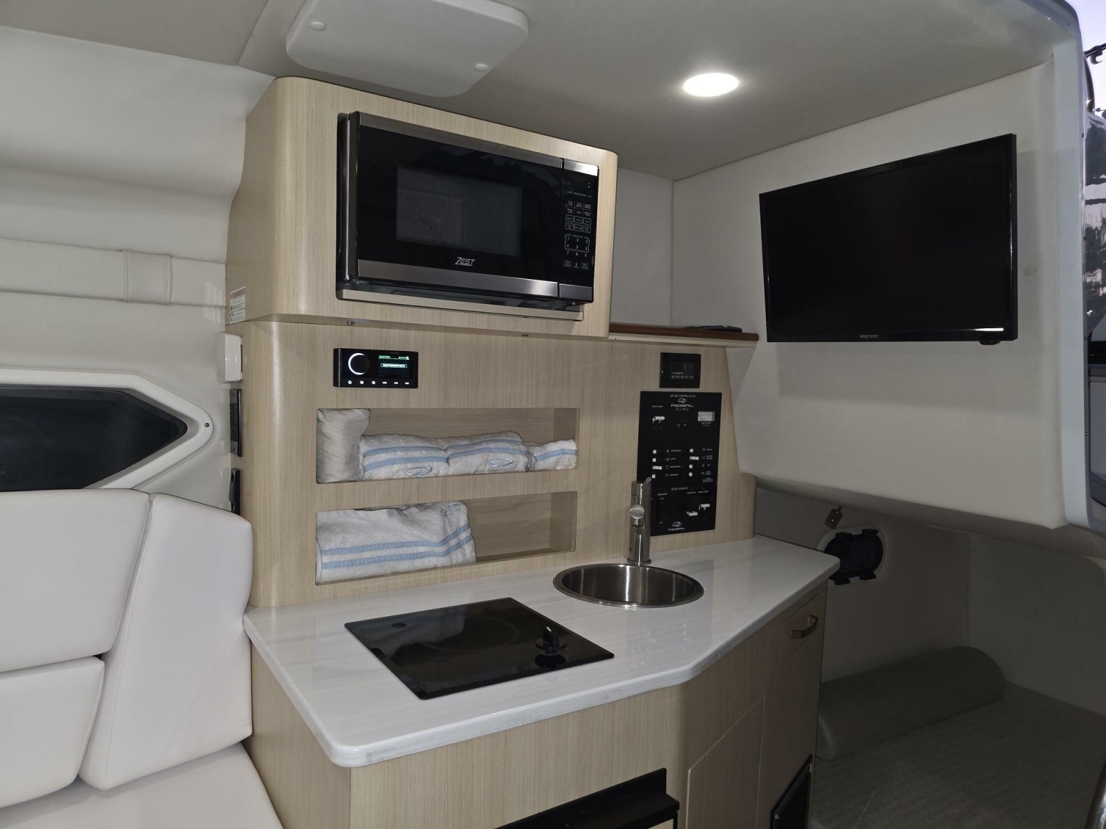 27ft Regal Yacht For Sale