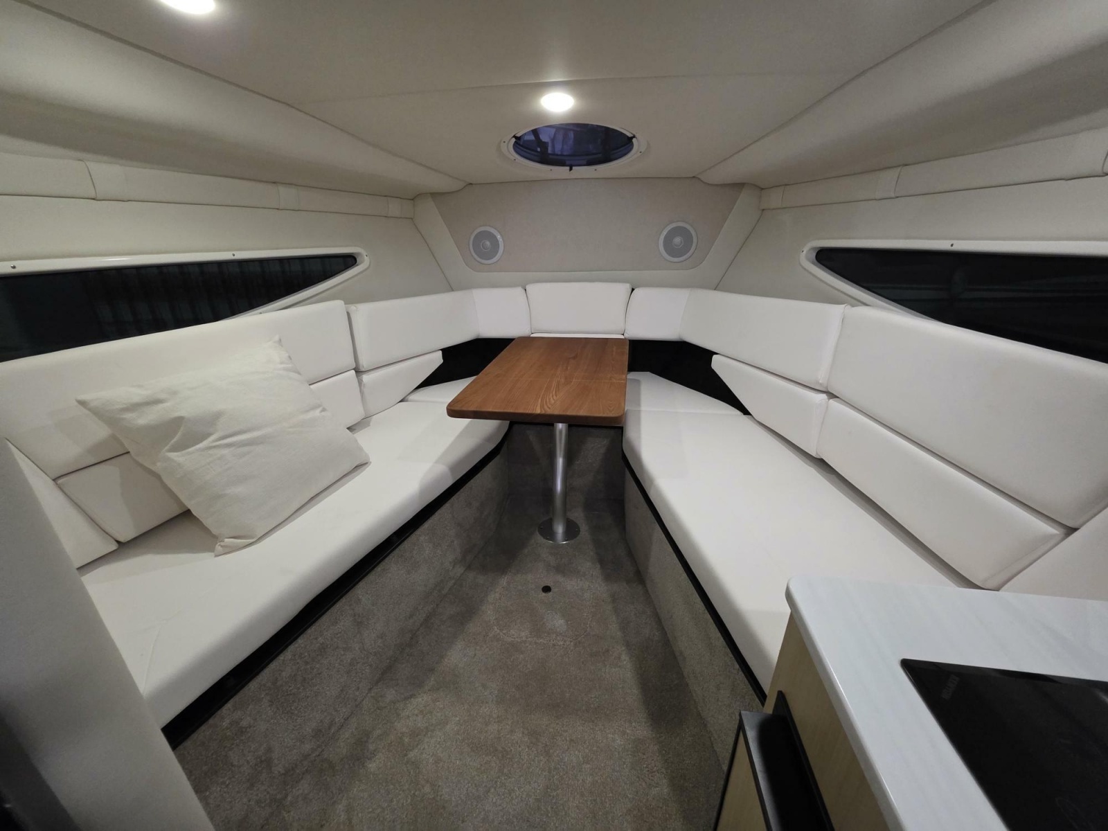 27ft Regal Yacht For Sale
