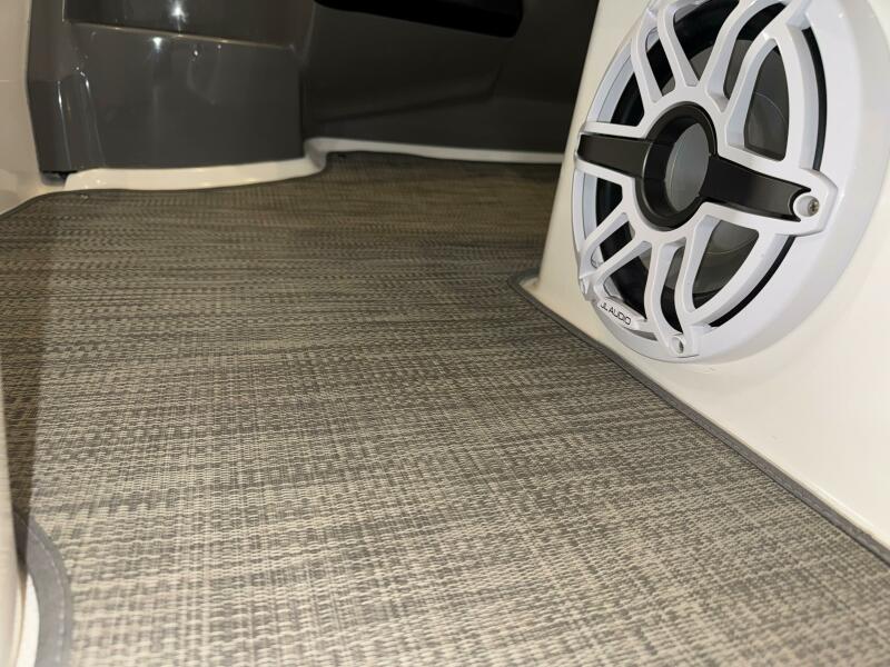 42' 2005 Cruisers Yachts 420 Express