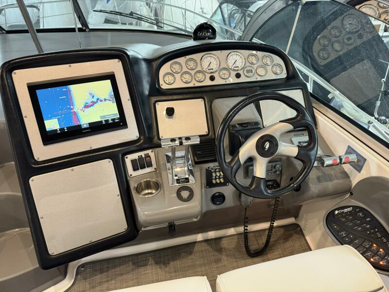 42' 2005 Cruisers Yachts 420 Express