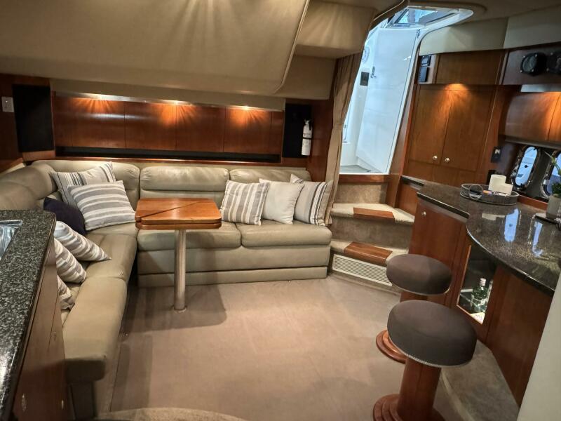 42' 2005 Cruisers Yachts 420 Express