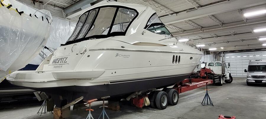 42' 2005 Cruisers Yachts 420 Express