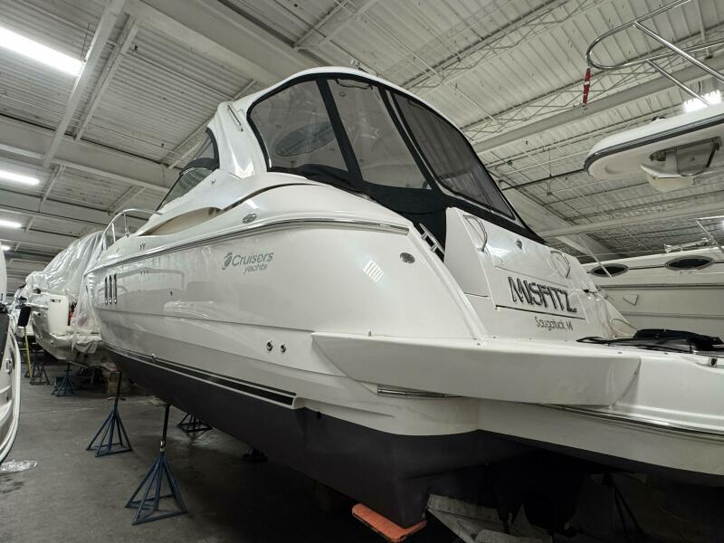 42' 2005 Cruisers Yachts 420 Express
