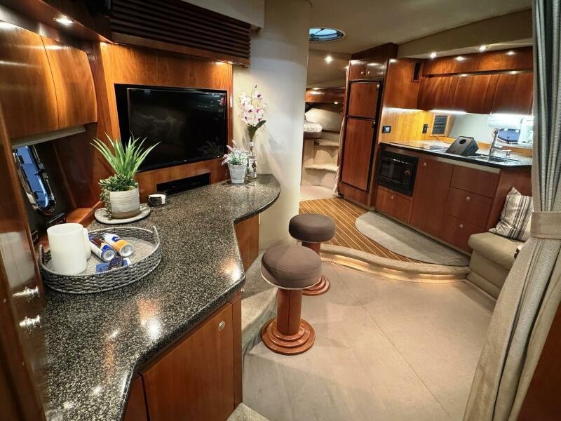 42' 2005 Cruisers Yachts 420 Express