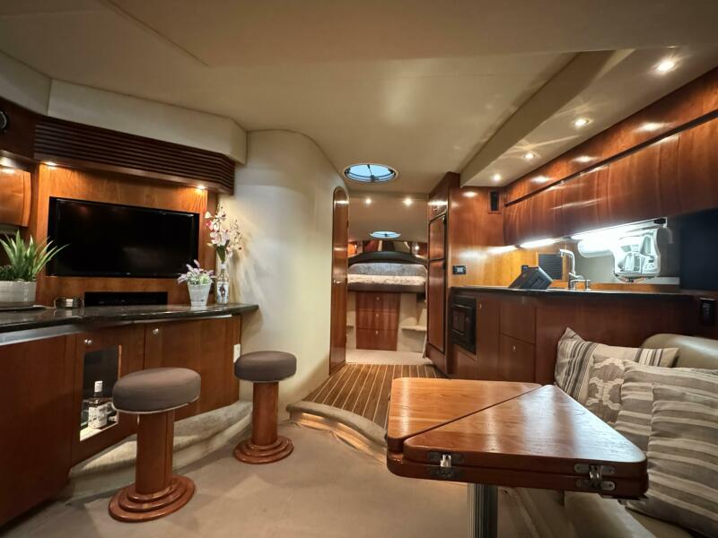 42' 2005 Cruisers Yachts 420 Express