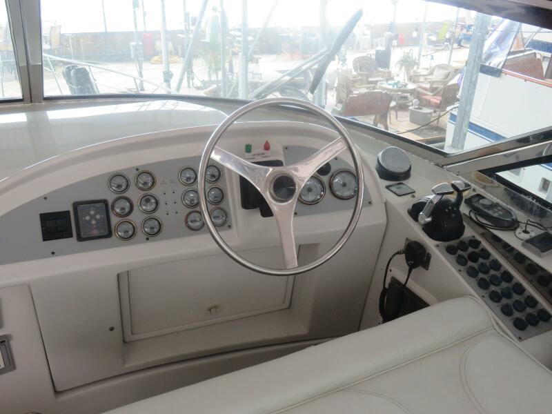 58' 2000 Bluewater 5800