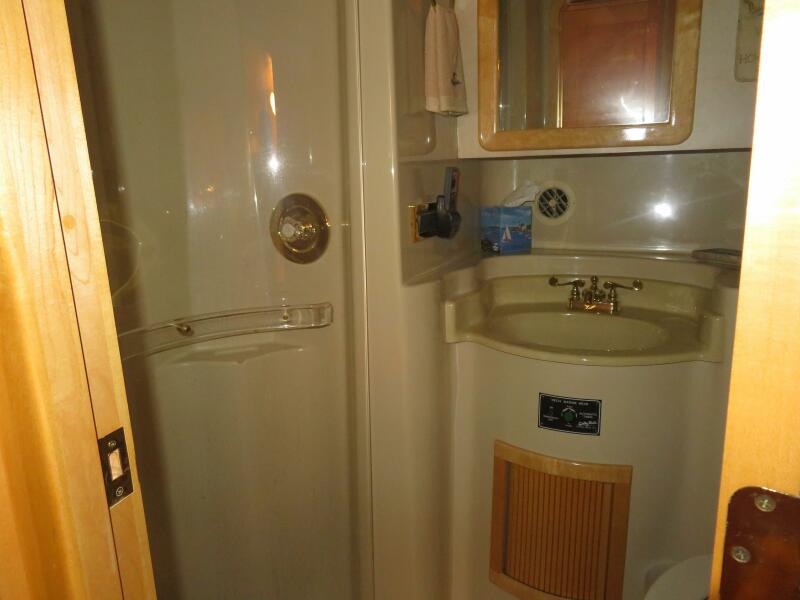 58' 2000 Bluewater 5800