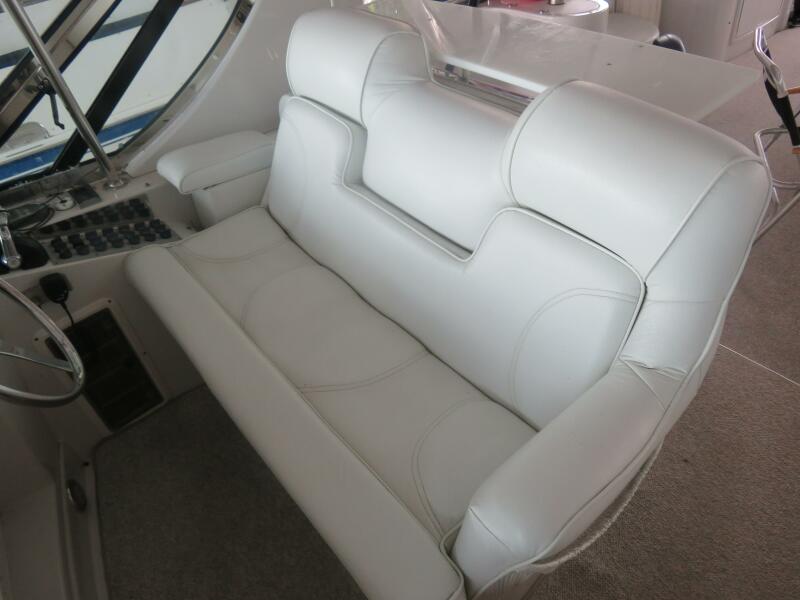 58' 2000 Bluewater 5800