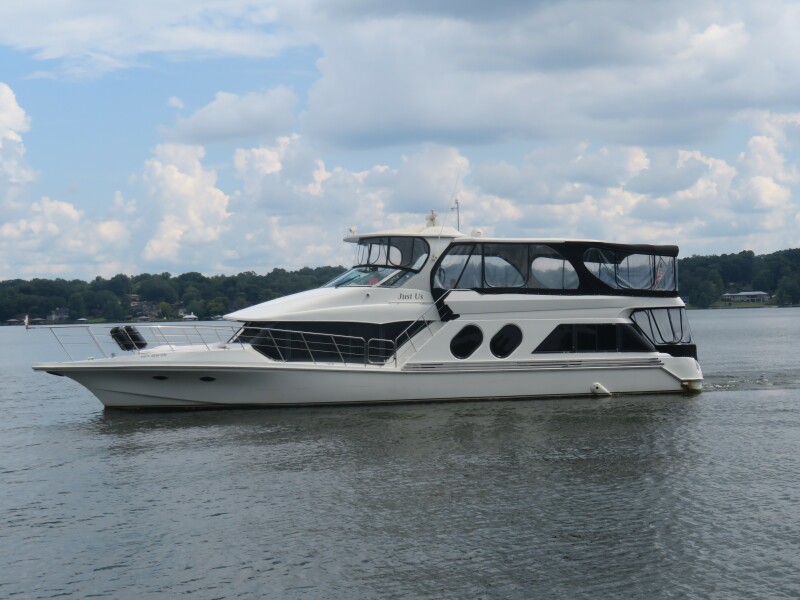 58' 2000 Bluewater 5800