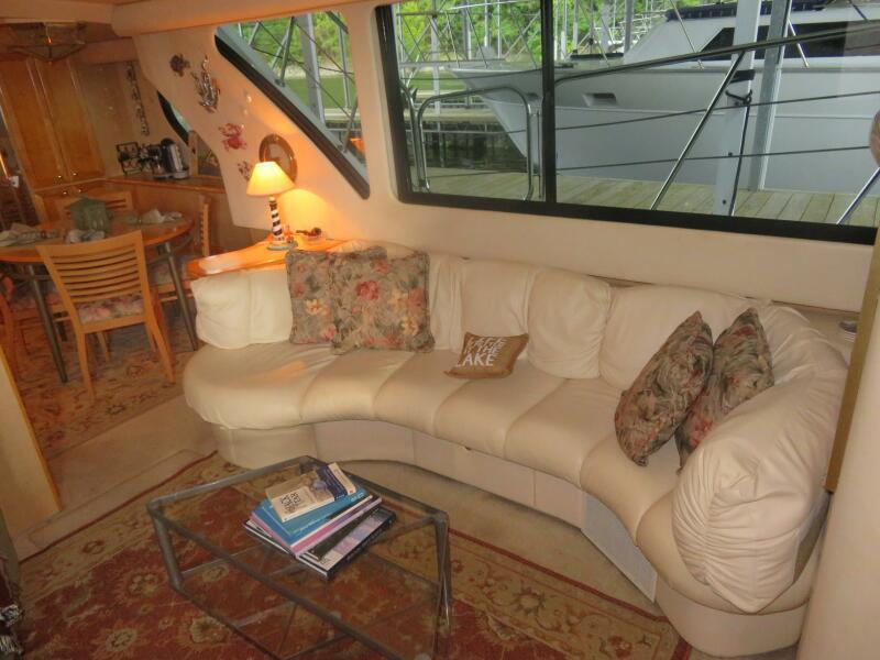 58' 2000 Bluewater 5800