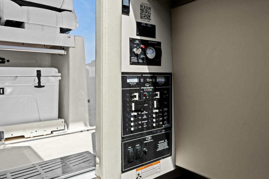 33' 2020 Regal 33 SAV