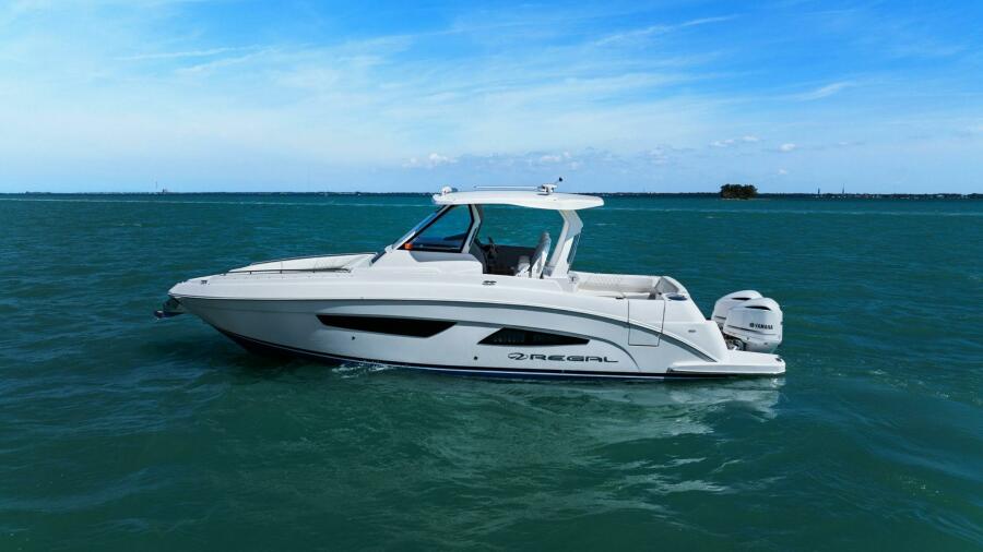 33' 2020 Regal 33 SAV