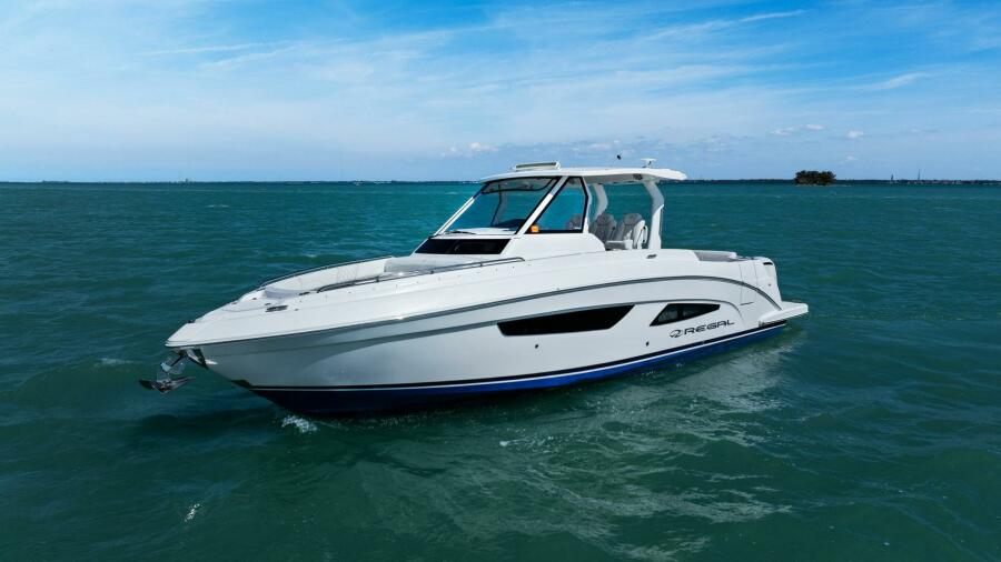 33' 2020 Regal 33 SAV