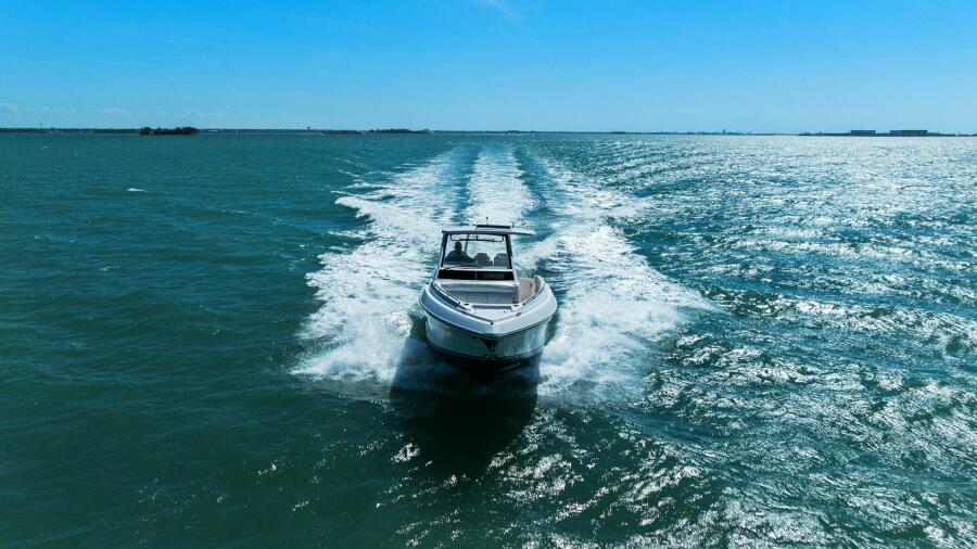 33' 2020 Regal 33 SAV