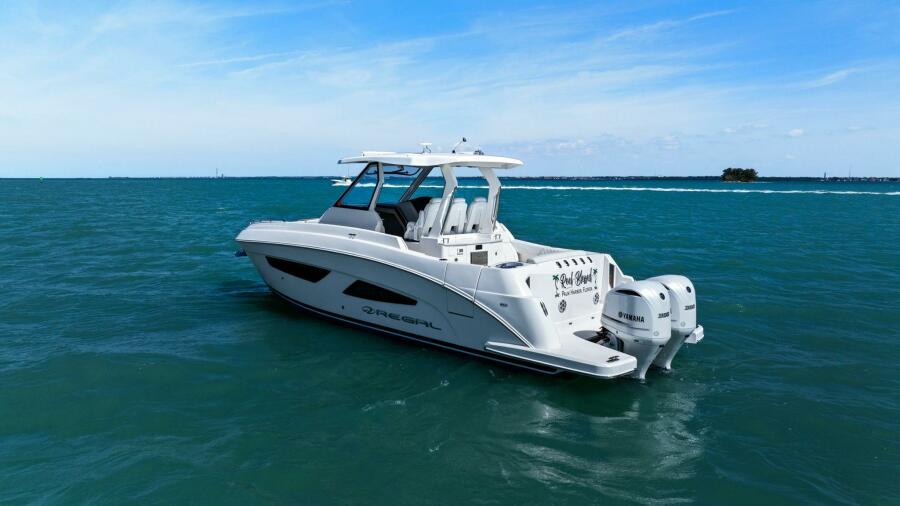 33' 2020 Regal 33 SAV