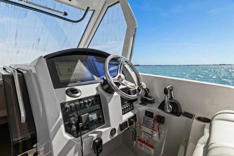 33' 2020 Regal 33 SAV