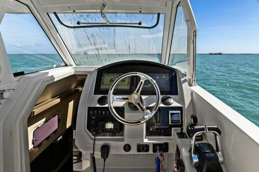 33' 2020 Regal 33 SAV