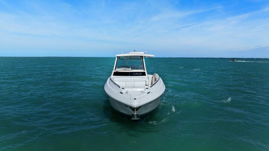 33' 2020 Regal 33 SAV