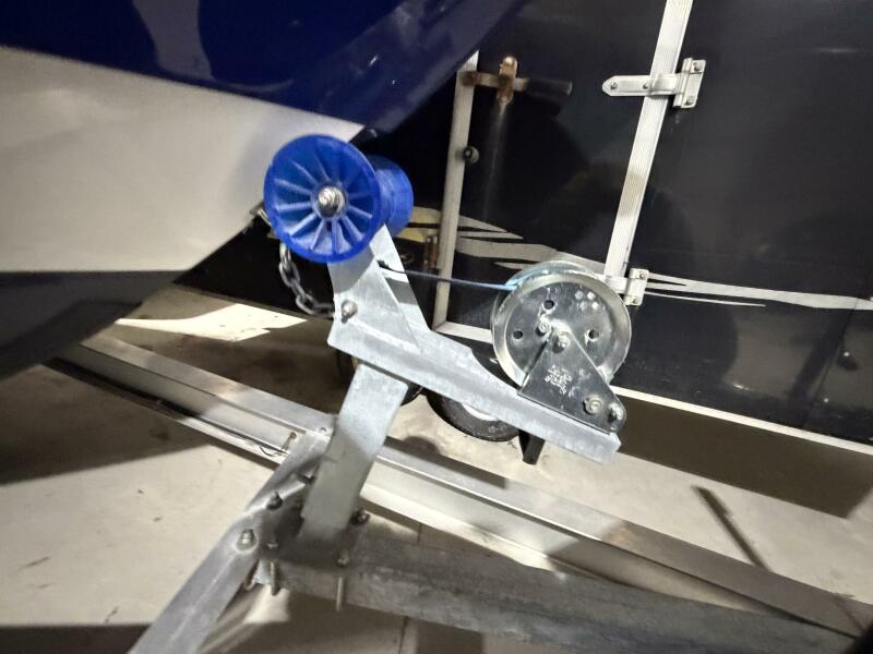 23' 2016 Everglades 230 Center Console