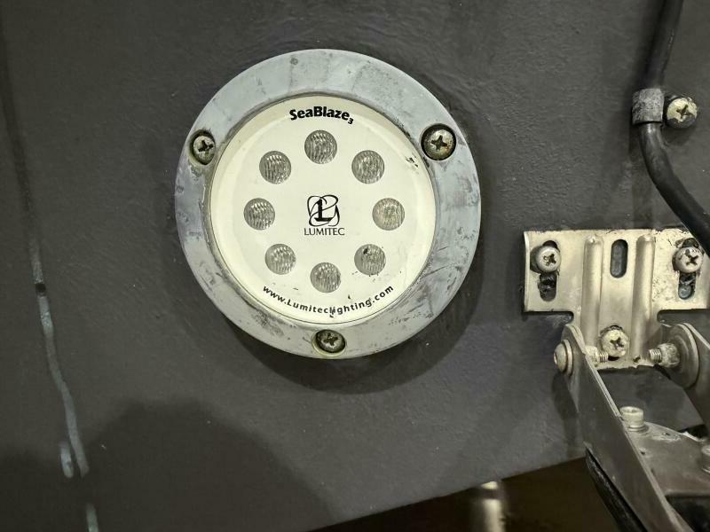 23' 2016 Everglades 230 Center Console