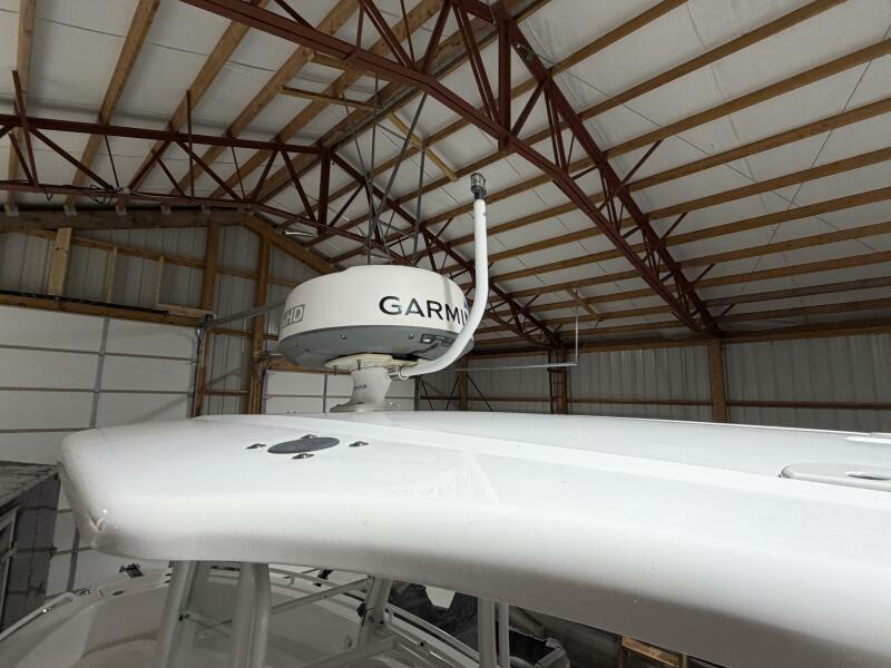 23' 2016 Everglades 230 Center Console