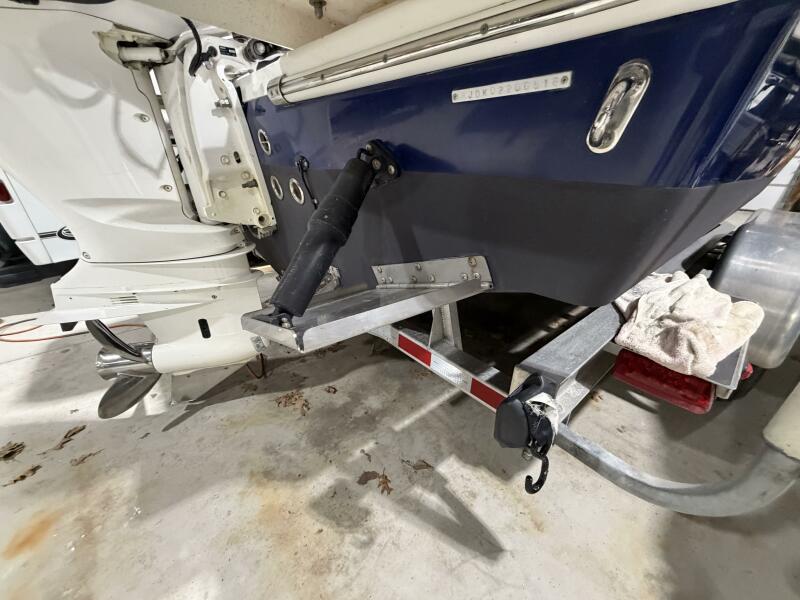 23' 2016 Everglades 230 Center Console