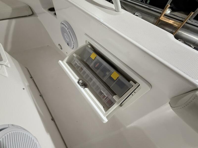 23' 2016 Everglades 230 Center Console