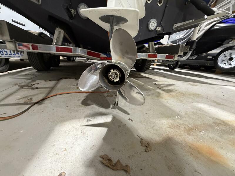 23' 2016 Everglades 230 Center Console