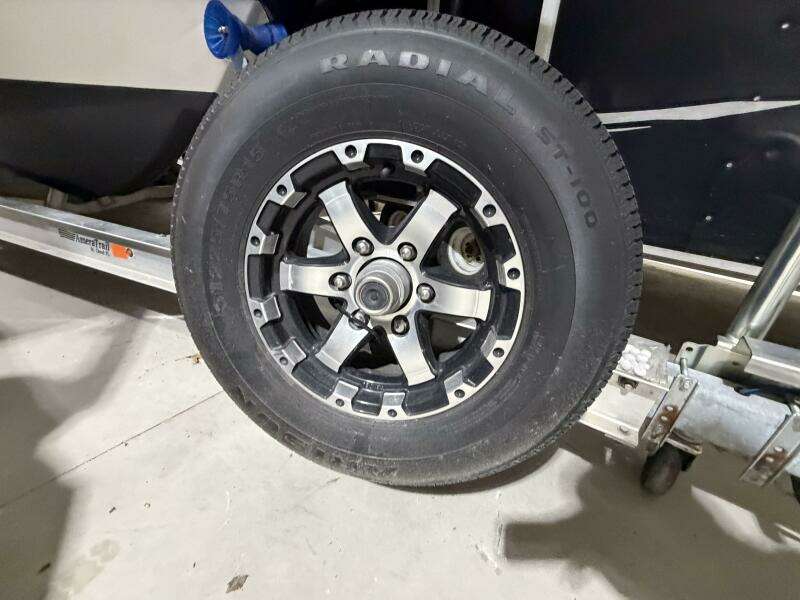 23ft Everglades Yacht For Sale