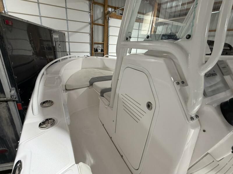 23' 2016 Everglades 230 Center Console