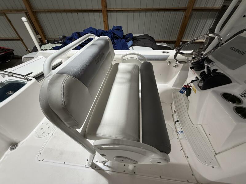 23' 2016 Everglades 230 Center Console