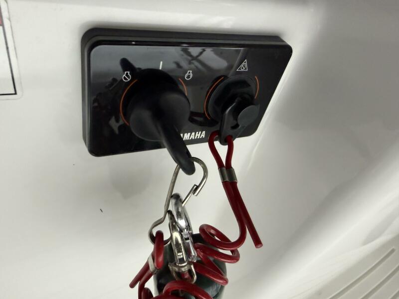 23' 2016 Everglades 230 Center Console