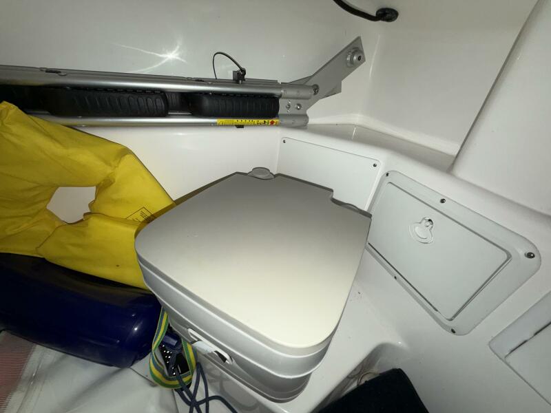 23' 2016 Everglades 230 Center Console