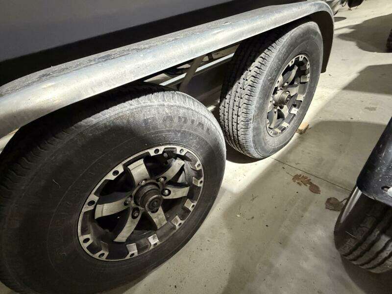 23ft Everglades Yacht For Sale