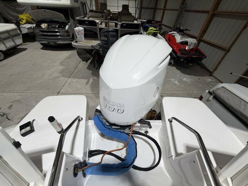 23' 2016 Everglades 230 Center Console