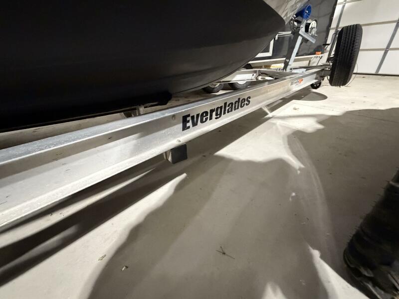 23' 2016 Everglades 230 Center Console