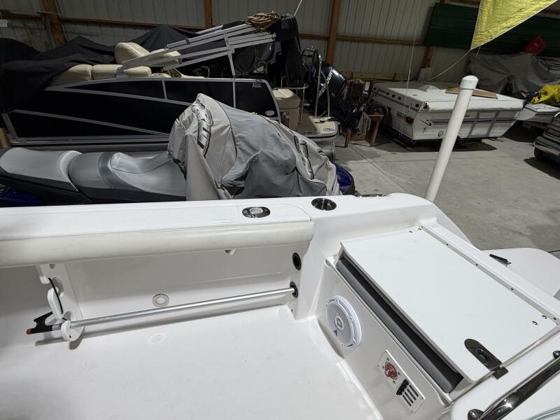 23' 2016 Everglades 230 Center Console