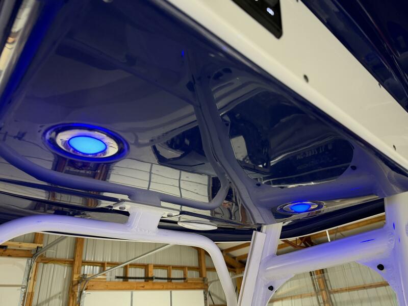 23' 2016 Everglades 230 Center Console