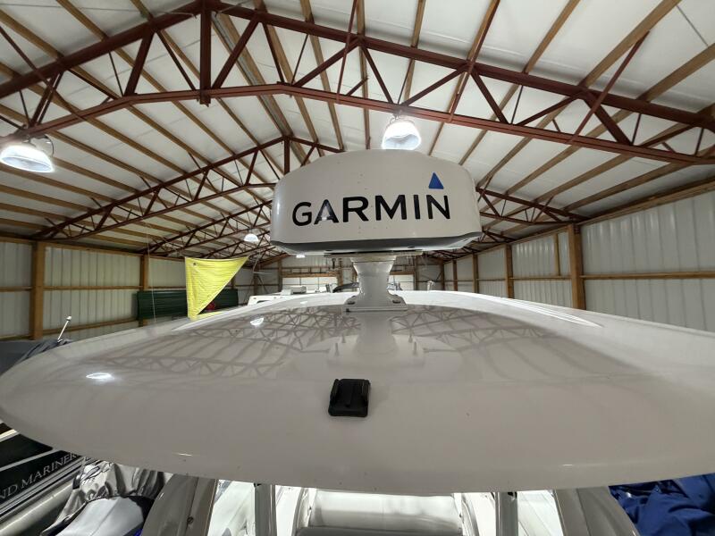 23' 2016 Everglades 230 Center Console