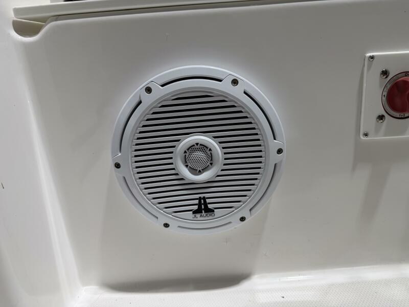 23' 2016 Everglades 230 Center Console