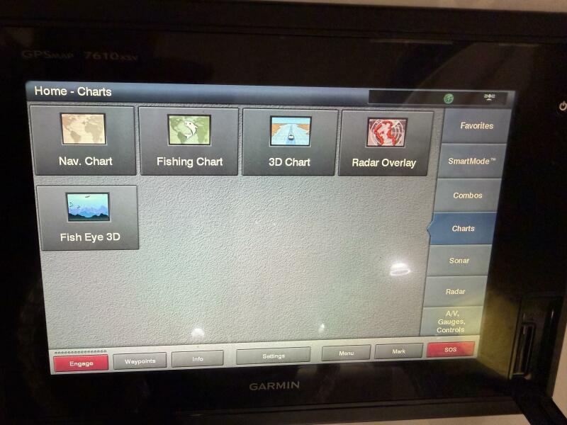 23' 2016 Everglades 230 Center Console