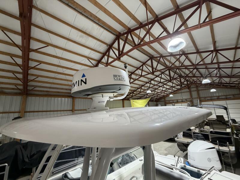 23' 2016 Everglades 230 Center Console